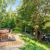 Firefly Lodge! Boardman River! Hot Tub! Woodstove!