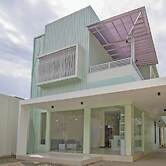 OYO 2753 Irma's Residence