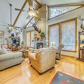 Rustic Cloudcroft Cabin w/ Spacious Deck & Grill!