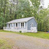 Mineral Cottage w/ Fire Pit: Steps to Lake Anna!