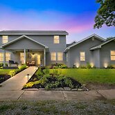 Mommyc's Villa Fun House 4 Bedroom Home by RedAwning