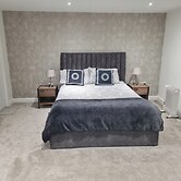 Central Guest Room - En-suite, Parking
