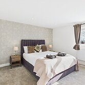 Central Guest Room - En-suite, Parking