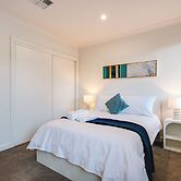 StayAU Stylish 4BR Home Ringwood