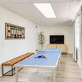 Pet-friendly Buxton Home w/ Balcony, 2 Mi to Beach