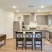 Spacious Family Home in Stockton - Pets Welcome!