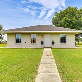 Idyllic Anthony Home: Riding Arena w/ Mirror Wall!