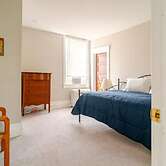 The Carew House Sleeps 10 Fenced 4BR Full Kitchen Steps2 YCP