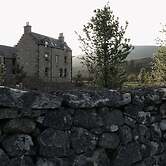 Gairnshiel Lodge - Unique Exclusive Lodge Next to the Castle