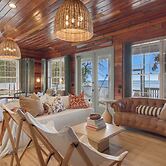 3br/3.ba With Dock, Deck/balcony and Fireplace