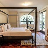 Riverside Tropical oasis 4bedroom