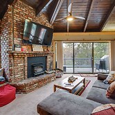 Cozy Big Bear Cabin w/ Hot Tub, Close to Lake!