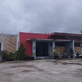 OYO 93152 Azwa Gh Katingan Near Lapangan Sepak Bola Pegatan Hilir