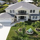 Golden Globe - Luxury on the Canal With Pool spa