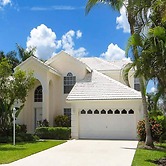 Altaira - top Location Lake View Pool Spa 4 Bed