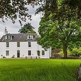 Charming 10-bed House in Blairgowrie