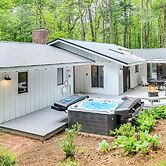 Hendersonville Vacation Rental w/ Private Hot Tub!