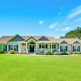 Family-friendly Abbeville Home w/ Fire Pit & Games