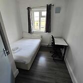 Room in Guest Room - Limehouse Townhomes Modern Spacious Double Room