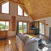 Catskills Cabin Rental w/ Hot Tub & Amazing Views!