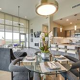 Modern Lake Charles Condo w/ Balcony: 7 Mi to Dtwn