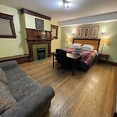 West Broadway guesthouse