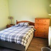 Room in Guest Room - Cozy Furnished Double Bedroom in Charming Lower V