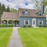 Walkable Thiensville Retreat Near Hiking!