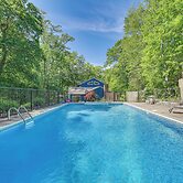 BBQ Ready: Quiet Connecticut Retreat w/ Fire Pit