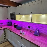 Delightful Space-view Farmhouse Astronauts Lodge