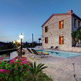 Villa Irene Palace in Peristerona