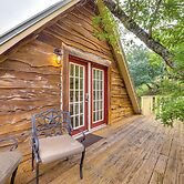 Chic 'tree House' Studio ~ 24 Mi to Bandera!