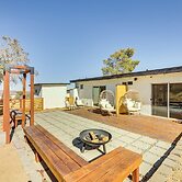 Secluded Home w/ Hot Tub - Near Joshua Tree Park!