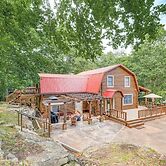 Peaceful Mt Juliet Cabin w/ Hot Tub & Fire Pit