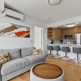 Sky Ala Moana 3509 3 Bedroom Condo by RedAwning