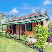 Capital O 94018 Joglo Eyang Niek Turi Syariah