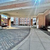 Pearl Street Hotel & Suites