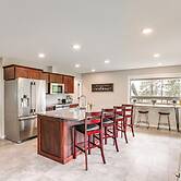 'summit Solitude' Hot Tub & Views in Harrison!