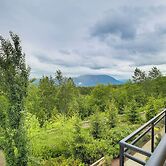 Snoqualmie Townhome w/ Balcony & Mountain Views!