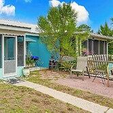 Carrabelle Cottage w/ BBQ Grill ~ 7 Mi to Beach!