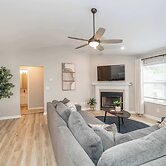 Poolside Paradise Near the Ark