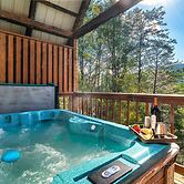 Minutes From Parkway I Private I Views I Hot tub