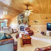 'just a Cast Away' Cassville Cabin w/ Covered Deck