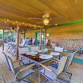 'just a Cast Away' Cassville Cabin w/ Covered Deck