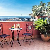 Golden Park Apartment with Terrace