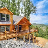 Mountain-view Fleetwood Retreat w/ Deck & Grill