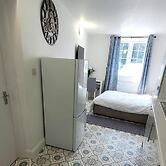 Tranquil Studio Retreat With Free Parking