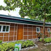 Tambayan Rooms & Cottages by SMS Hospitality
