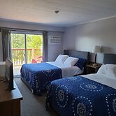 Tobermory Inn & Suites