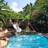 Mantis and Moon Backpacker Lodge